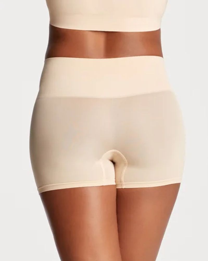 Yummie Ultralite Seamless Smoothing Shortie, Frappe, Size L/XL, from Soma