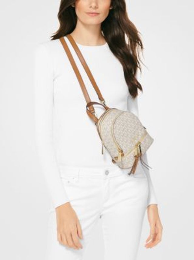 Arriba 89+ imagen michael kors backpack mini rhea Abzlocal.mx