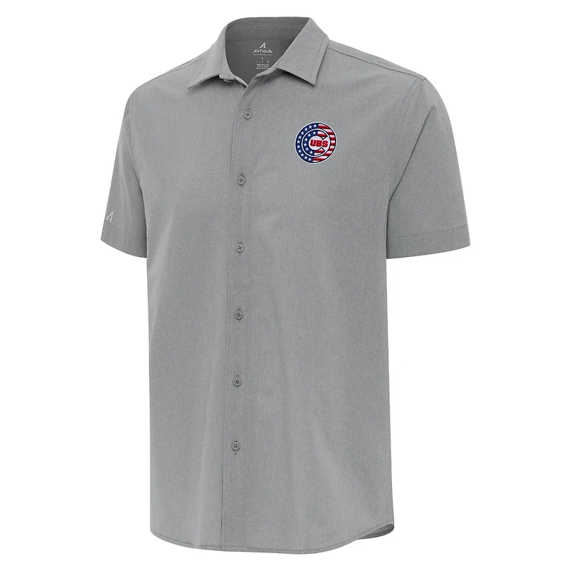 Antigua Chicago Cubs Activate Stars and Stripes Team Logo Short Sleeve Button-Up Shirt