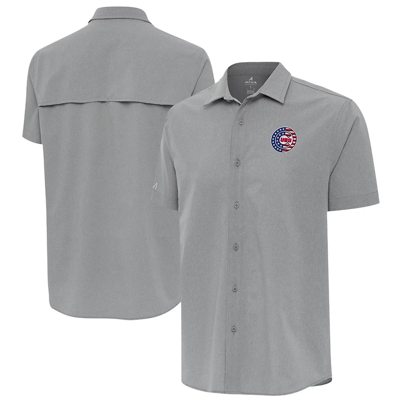 Antigua Chicago Cubs Activate Stars and Stripes Team Logo Short Sleeve Button-Up Shirt