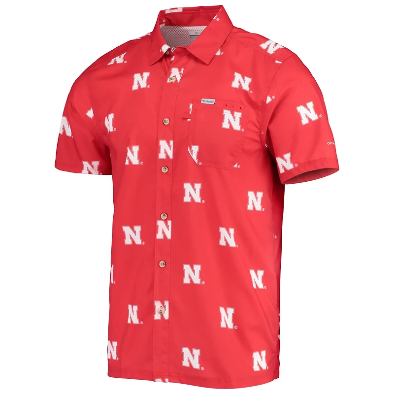 Columbia Nebraska Huskers Super Slack Tide Omni-Shade Button-Up Shirt