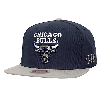 Mitchell  Ness /Gray Chicago Bulls Core III Snapback Hat