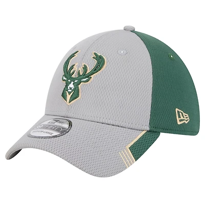 New Era Hunter Milwaukee Bucks Active Trim 39THIRTY Flex Hat