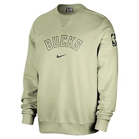 Nike Milwaukee Bucks Courtside Standard Issue Performance Pullover Sweatshirt