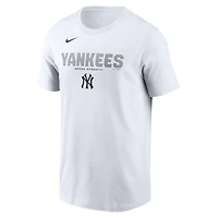 Nike New York Yankees Bold Team Name T-Shirt