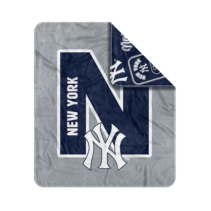 New York Yankees 50" x 60" Dream Weave Throw Blanket