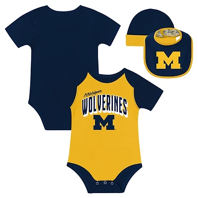 Newborn  Michigan Wolverines Dynamic Duo Bodysuit Bib  Cuffed Knit Hat Set