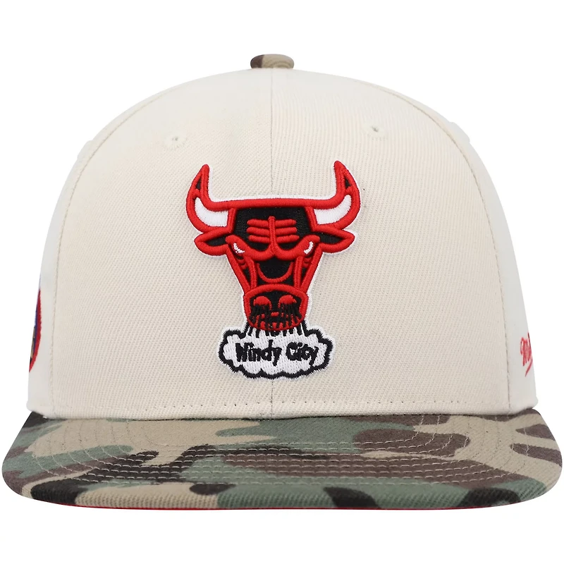 Mitchell  Ness / Chicago Bulls Hardwood Classics 1996 NBA Finals Off White Fitted Hat