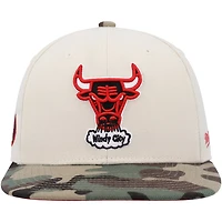 Mitchell  Ness / Chicago Bulls Hardwood Classics 1996 NBA Finals Off White Fitted Hat