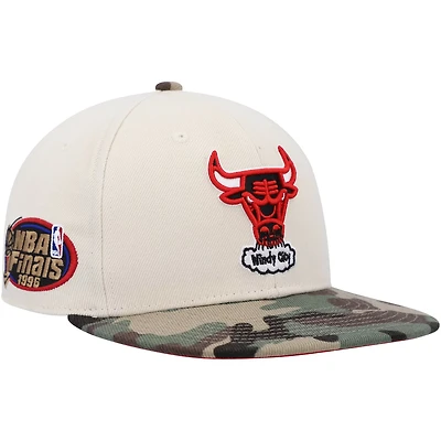 Mitchell  Ness / Chicago Bulls Hardwood Classics 1996 NBA Finals Off White Fitted Hat