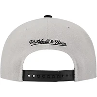 Mitchell  Ness Chicago Sox Knock Out Panel Snapback Hat