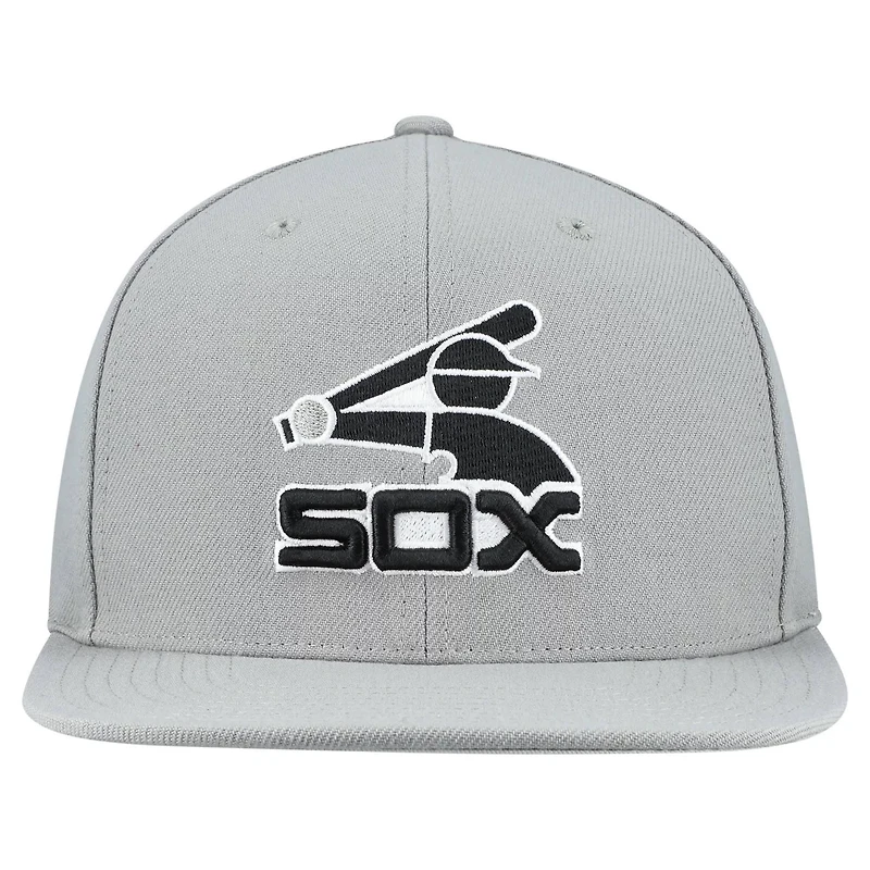 Mitchell  Ness Chicago White Sox Cooperstown Collection Basic Flip Snapback Hat