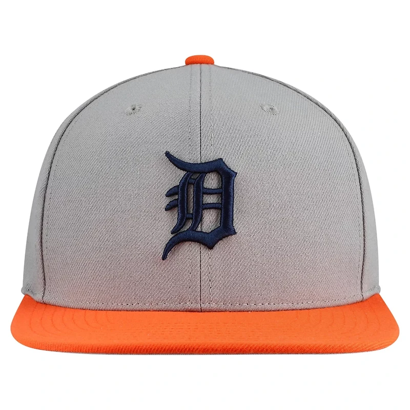 Mitchell  Ness Detroit Tigers Basic Flip Snapback Hat