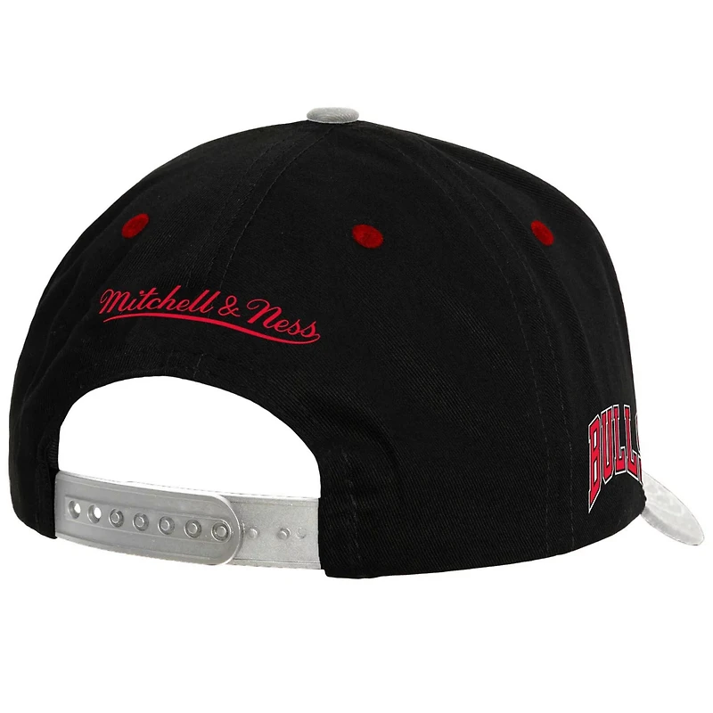 Mitchell  Ness Gray Chicago Bulls Pro Crown Adjustable Hat