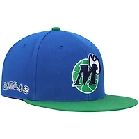 Mitchell  Ness Green Dallas Mavericks Hardwood Classics Snapback Hat