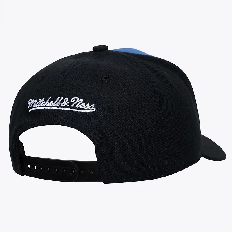 Mitchell  Ness New York Knicks Legendary Home Pro Pinch Snapback Hat