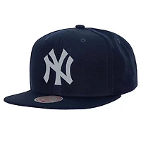 Mitchell  Ness New York Yankees Basic Flip Snapback Hat