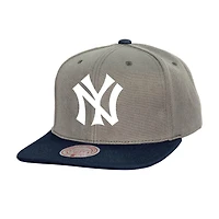 Mitchell  Ness New York Yankees Cooperstown Collection Basic Flip Snapback Hat