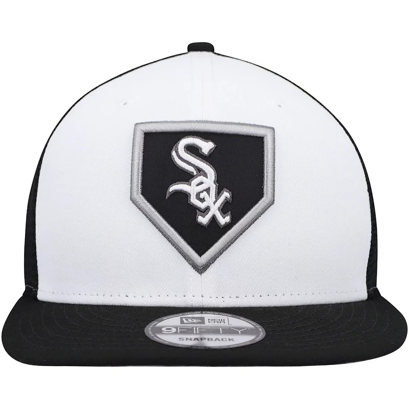 New Era /Black Chicago Sox 2022 Clubhouse Trucker 9FIFTY Snapback Hat