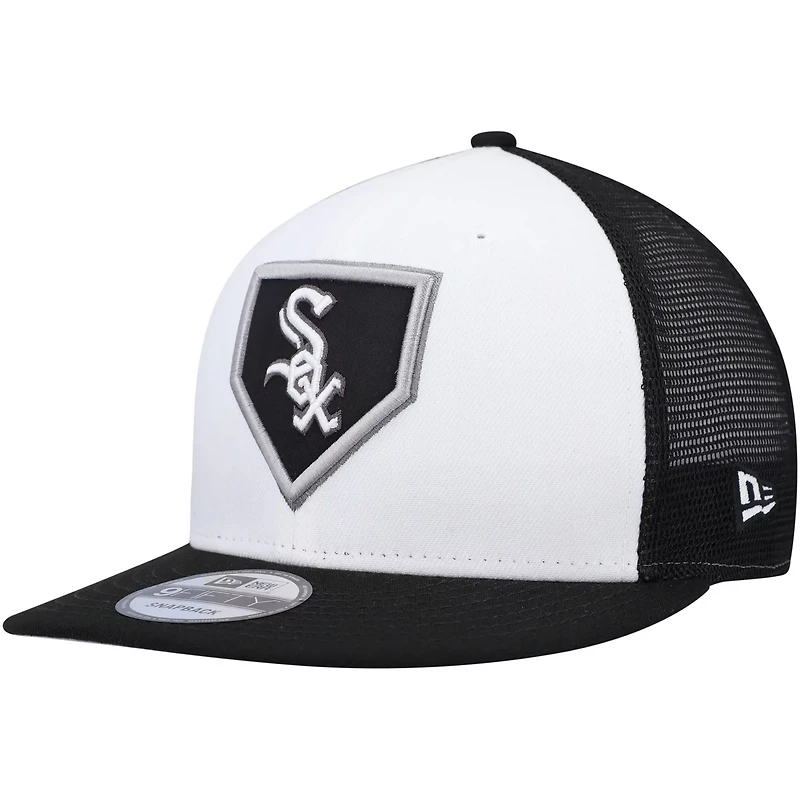 New Era /Black Chicago Sox 2022 Clubhouse Trucker 9FIFTY Snapback Hat