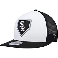 New Era /Black Chicago Sox 2022 Clubhouse Trucker 9FIFTY Snapback Hat