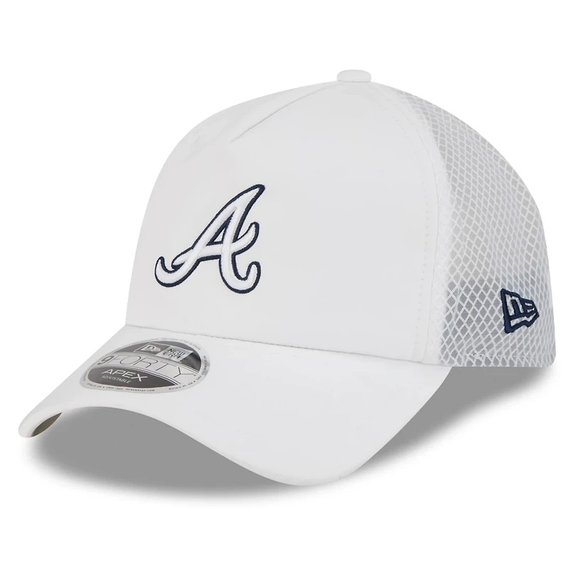 New Era Atlanta Braves 2026 Batting Practice Apex 9FORTY Adjustable Trucker Hat