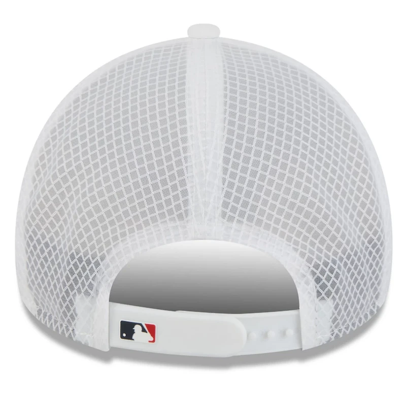 New Era Atlanta Braves 2026 Batting Practice Apex 9FORTY Adjustable Trucker Hat