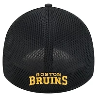 New Era Boston Bruins Linear Featherweight 39THIRTY Flex Hat