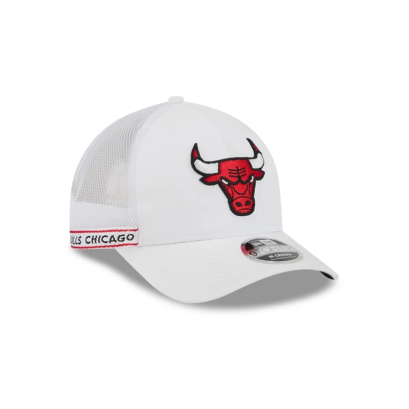 New Era Chicago Bulls Featherweight Team Tape 9FORTY M-Crown A-Frame Adjustable Hat