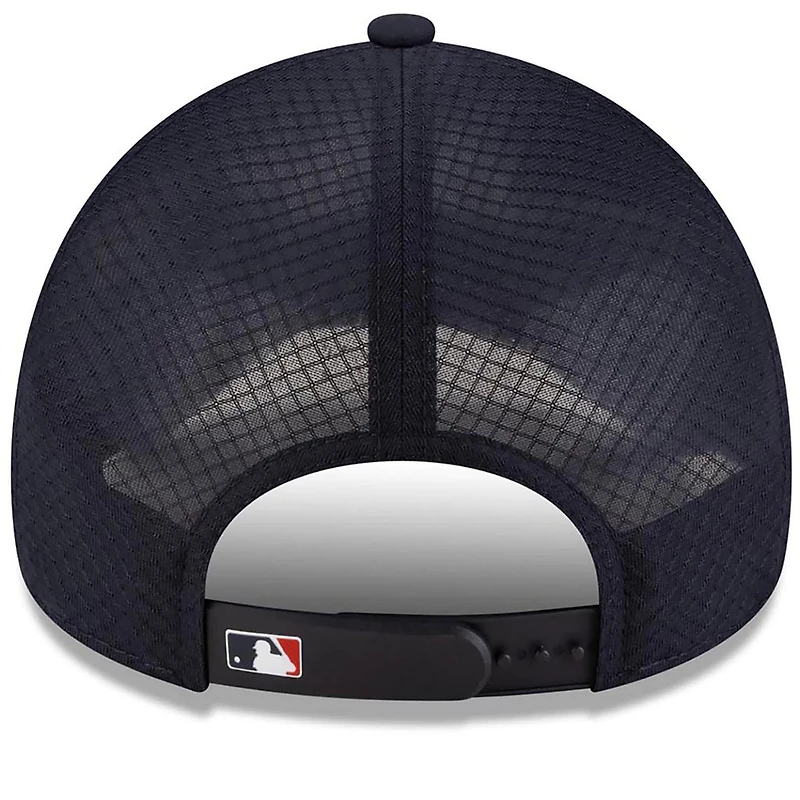 New Era Cleveland Guardians 2026 Batting Practice Apex 9FORTY Adjustable Trucker Hat