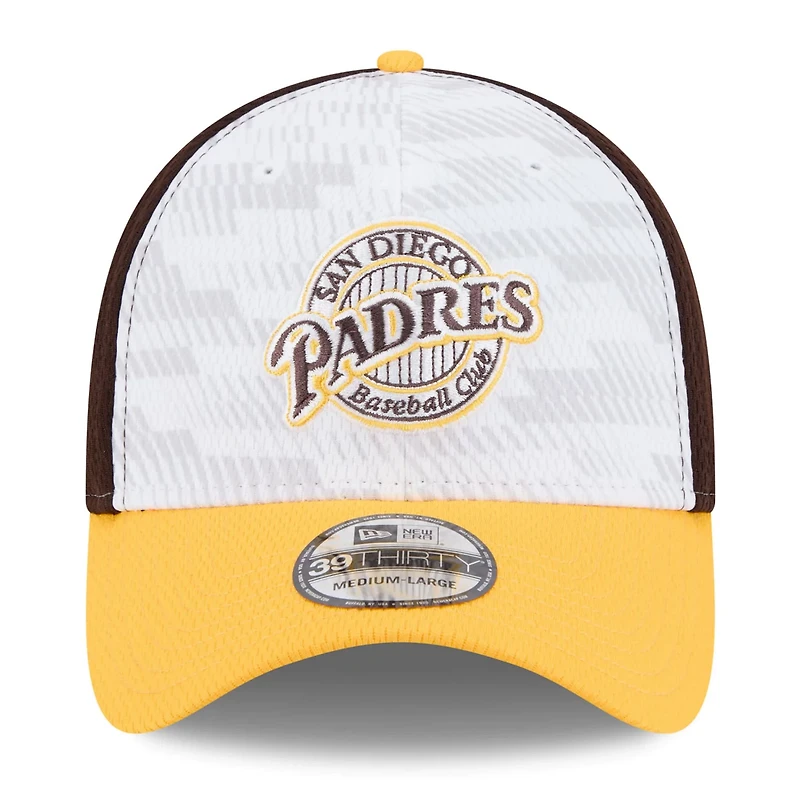 New Era Gold San Diego Padres 2025 MLB Clubhouse 39THIRTY Flex Hat