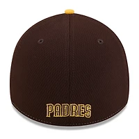 New Era Gold San Diego Padres 2025 MLB Clubhouse 39THIRTY Flex Hat
