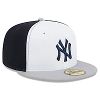 New Era Gray New York Yankees 2025 MLB Clubhouse 59FIFTY Fitted Hat