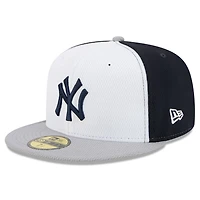 New Era Gray New York Yankees 2025 MLB Clubhouse 59FIFTY Fitted Hat