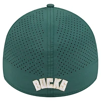 New Era Hunter Milwaukee Bucks Featherweight Poly Rope Flex 39Thirty Hat