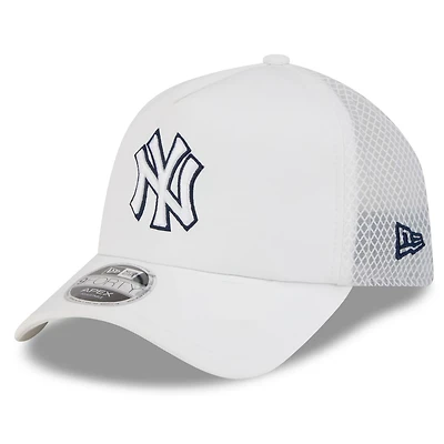 New Era New York Yankees 2026 Batting Practice Apex 9FORTY Adjustable Trucker Hat
