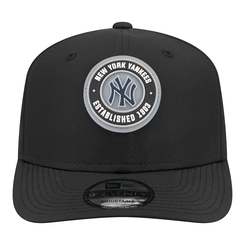 New Era New York Yankees Circle 9SEVENTY Adjustable Hat