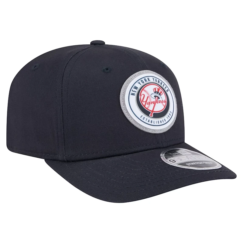 New Era New York Yankees Circle Patch 9SEVENTY Stretch-Snap Hat