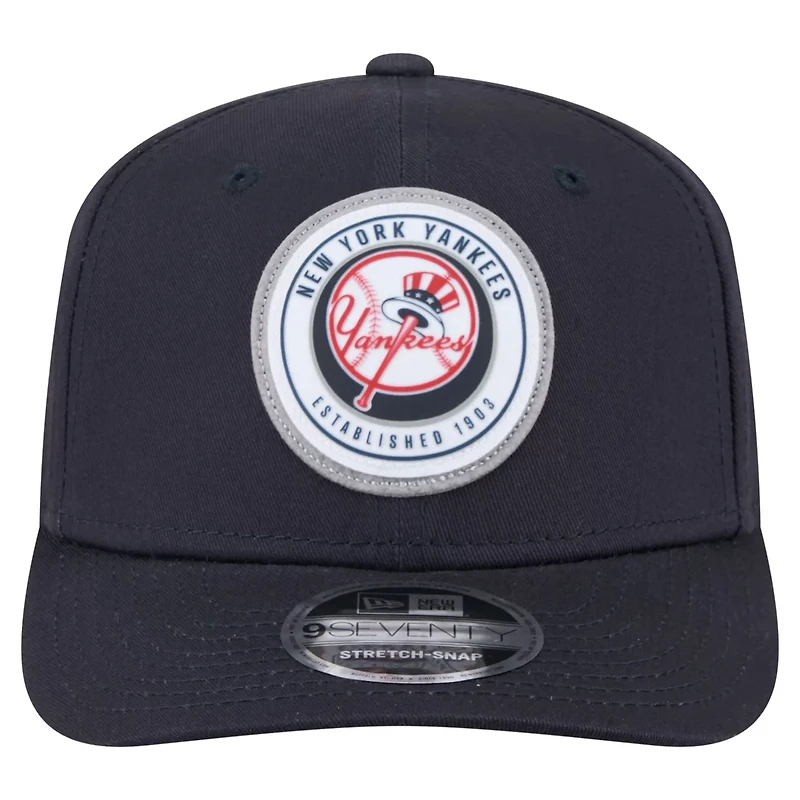 New Era New York Yankees Circle Patch 9SEVENTY Stretch-Snap Hat