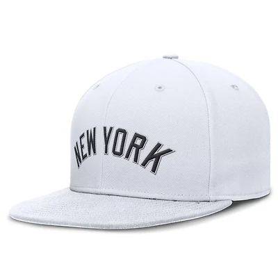 Nike New York Yankees True Performance Fitted Hat