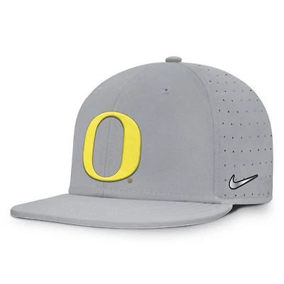 Nike Oregon Ducks On-Field Dugout True Performance Fitted Hat