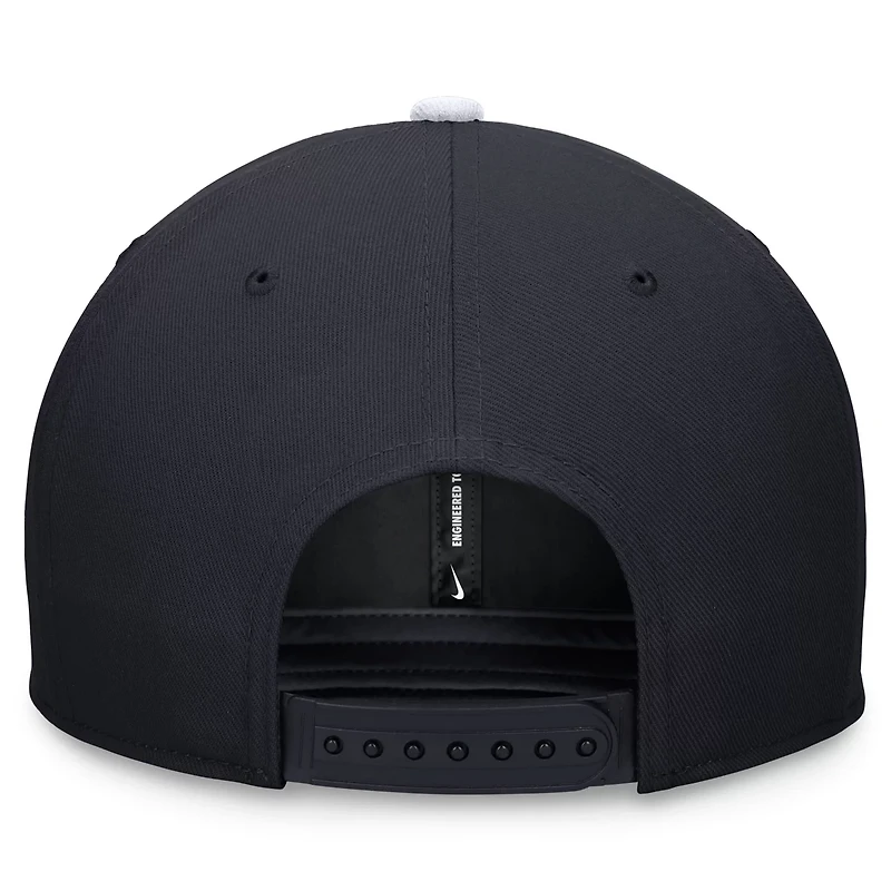 Nike White New York Yankees Two-Tone Snapback Hat