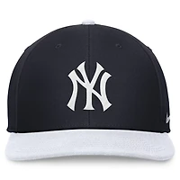 Nike White New York Yankees Two-Tone Snapback Hat
