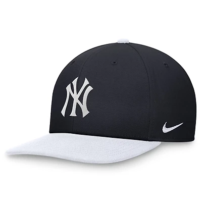 Nike White New York Yankees Two-Tone Snapback Hat
