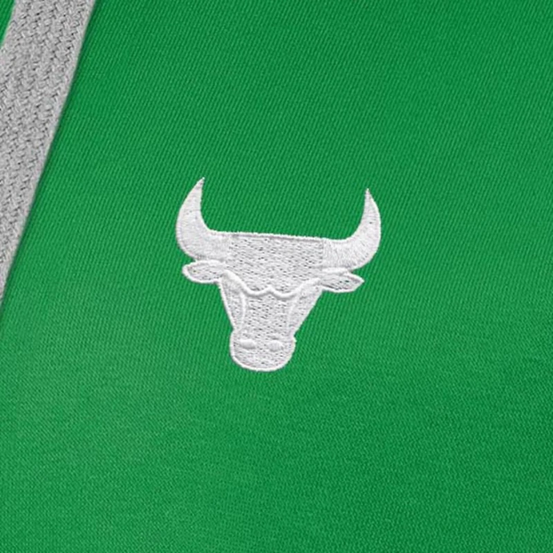 Antigua Chicago Bulls St Patrick's Day Victory Pullover Hoodie