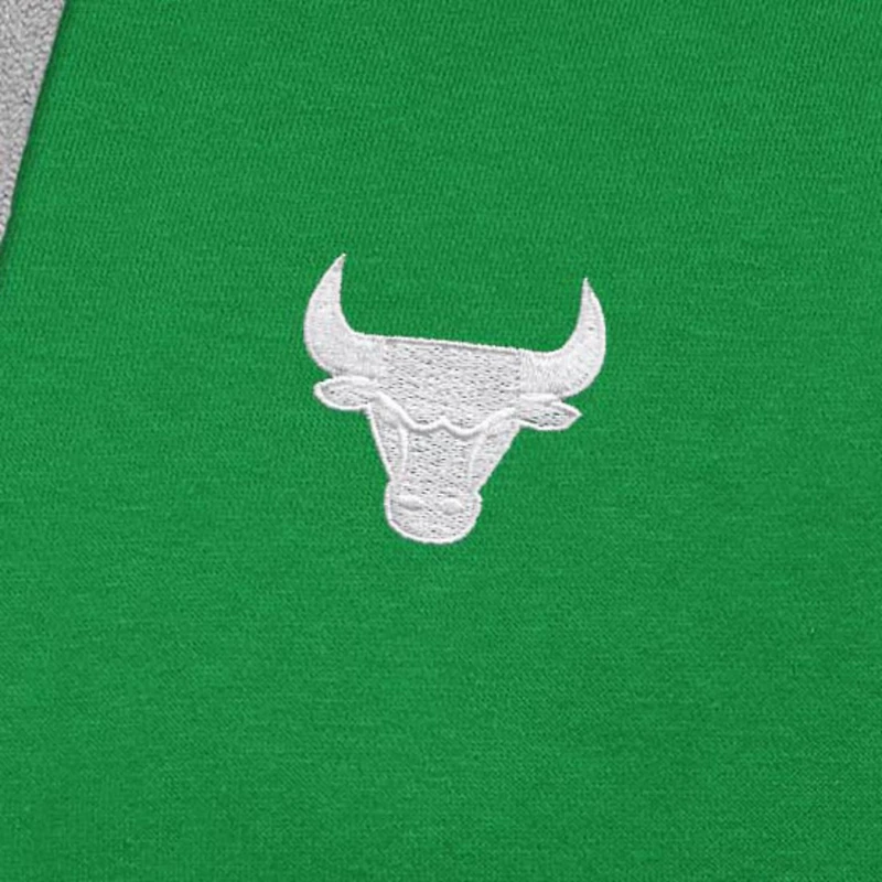 Antigua Kelly Chicago Bulls St Patrick's Day Victory Raglan Pullover Hoodie