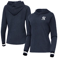Antigua Heather New York Yankees Trek Pullover Hoodie