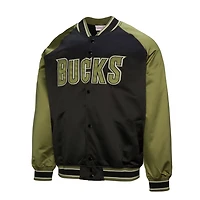 Mitchell  Ness Black Milwaukee Bucks Clutch Satin Raglan Full-Snap Jacket