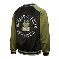 Mitchell  Ness Black Milwaukee Bucks Clutch Satin Raglan Full-Snap Jacket