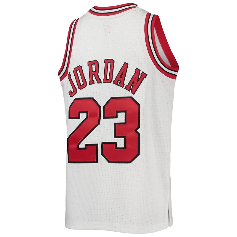 Youth Mitchell Ness Michael Jordan Chicago Bulls 1997/98 Hardwood Classics Authentic Jersey